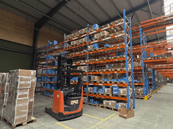 Leje af lagerhal til distribution & inventar, pallereoler medfølger
