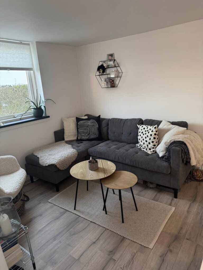 Stuen ligger i forlængelse af sengen, og har plads til en fin hyggekrod